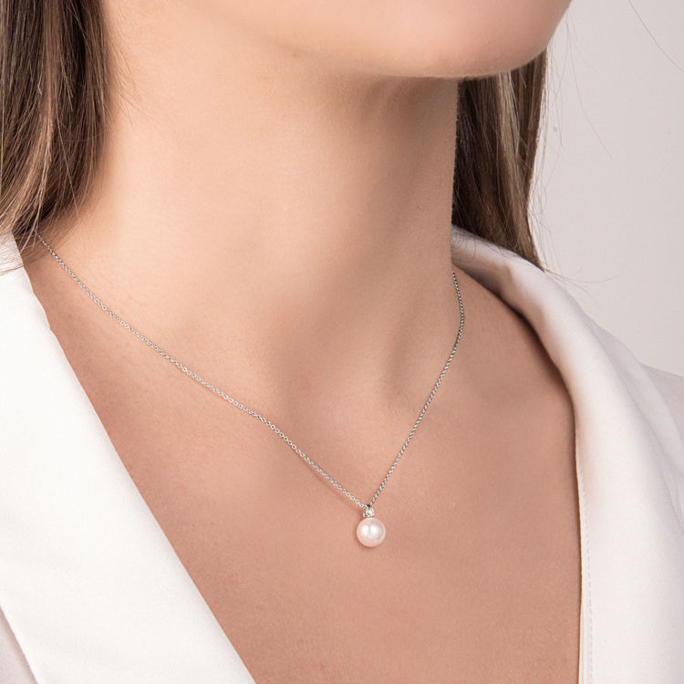 Picture of Necklace with cultivated pearl and diamond in white gold