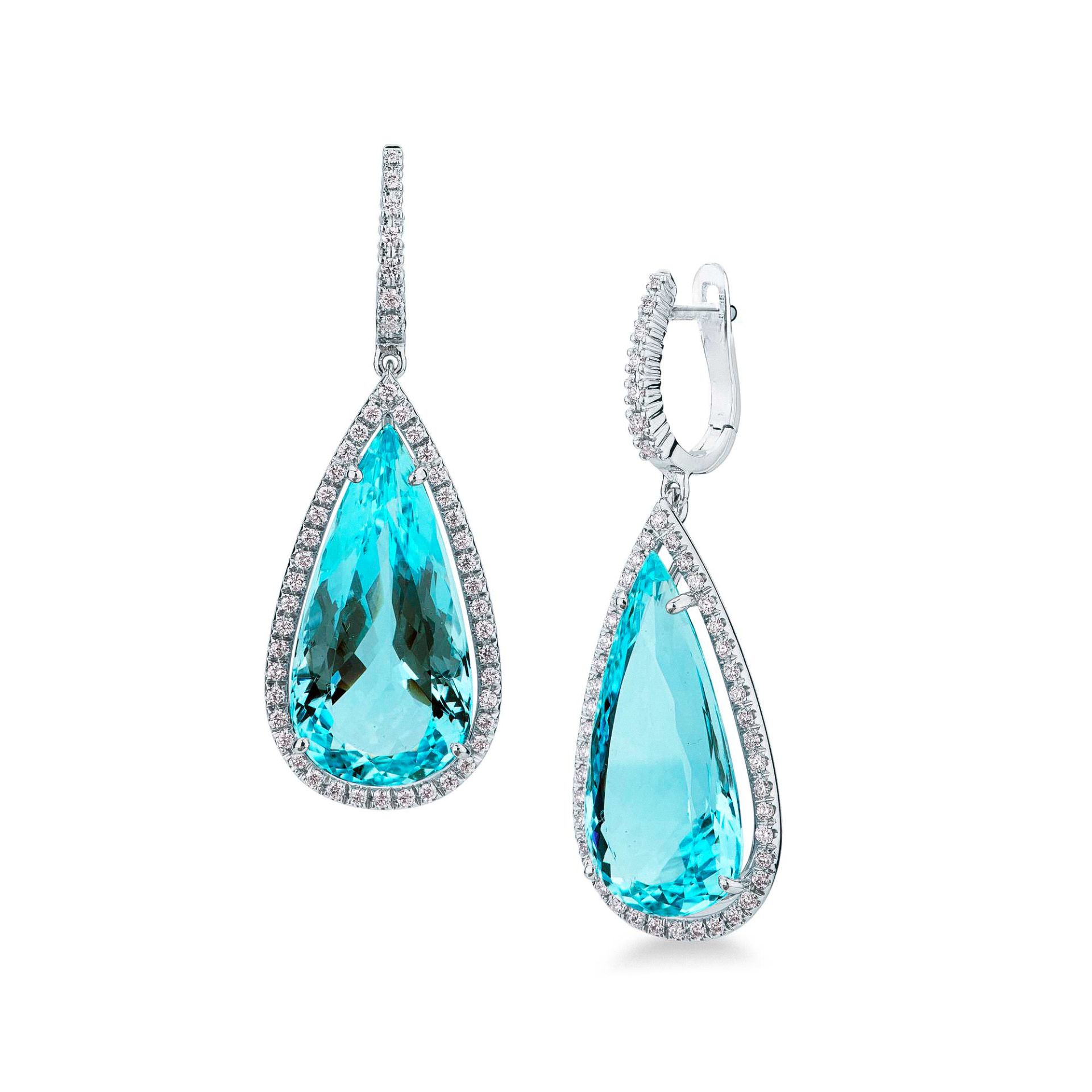 Pareja de pendientes de clip con aguamarina y diamantes en oro blanco
