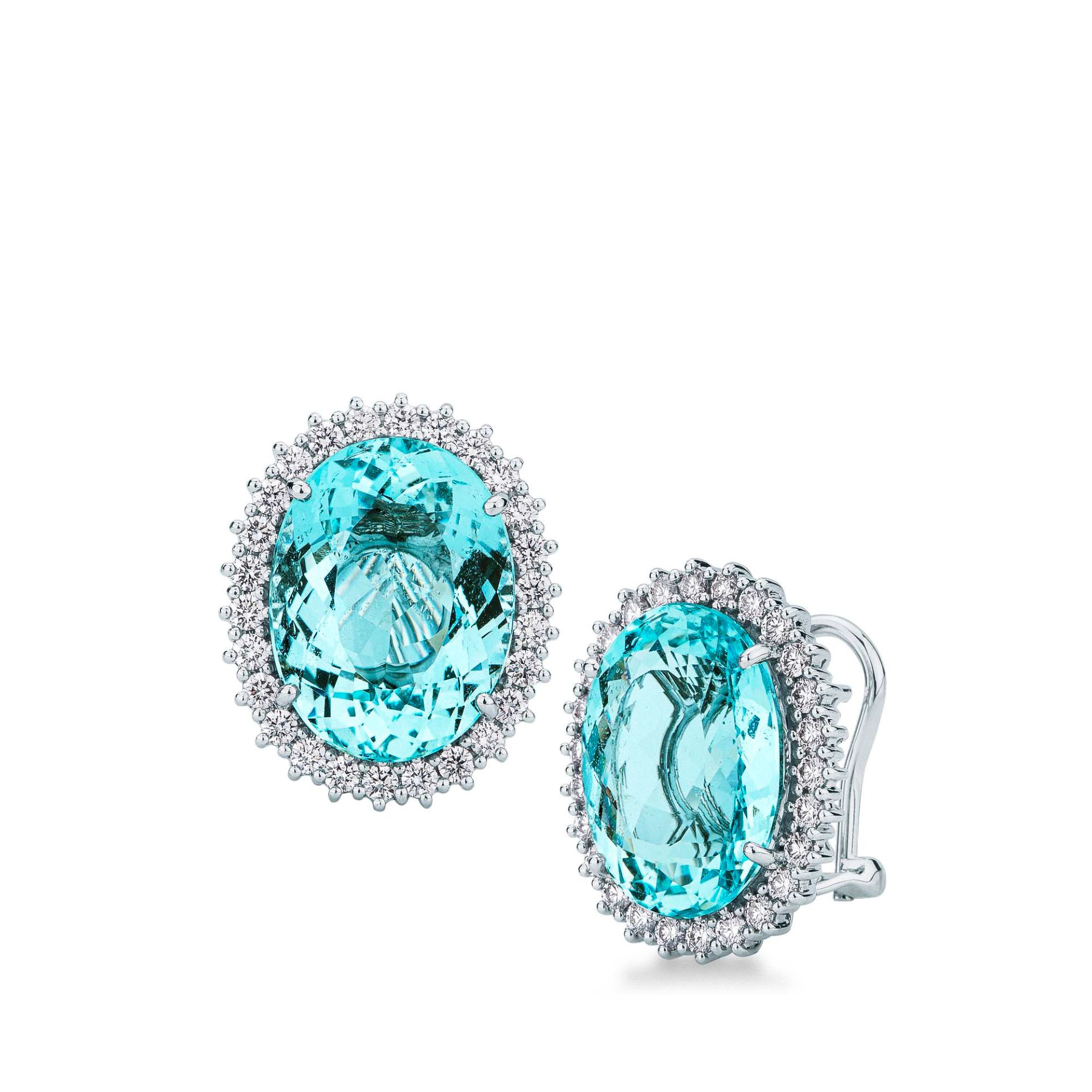 Pareja de pendientes de clip con aguamarina y diamante en oro blanco